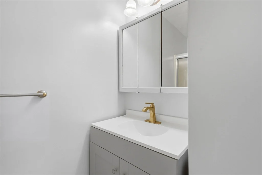 4 bed, 2 bath apartment for rent at 8 Ash St, Plymouth — photo 28 of 35