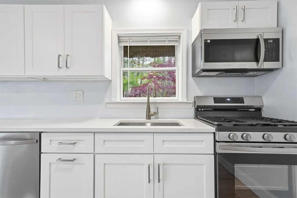 4 bed, 2 bath apartment for rent at 8 Ash St, Plymouth — photo 16 of 35