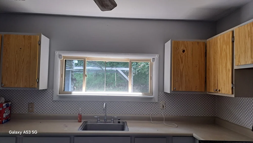 3 bed, 1 bath apartment for rent at 8 Athens St Unit 0, Auburn — photo 3 of 22