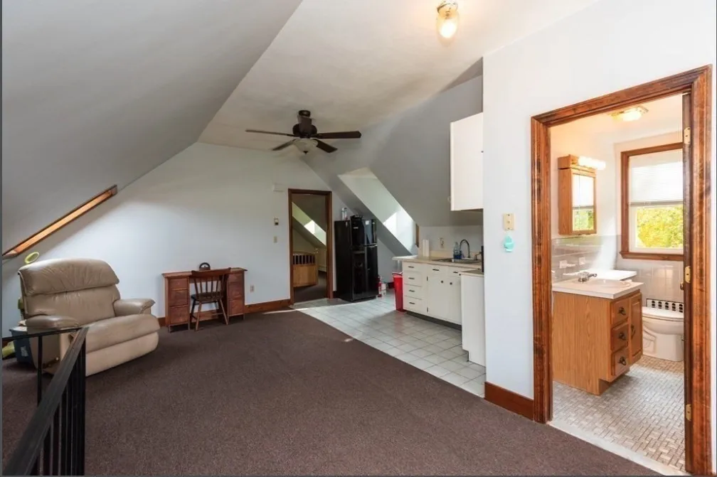 2 bed, 3 bath apartment for rent at 8 Auburn Ct Unit 2, Cliftondale — photo 9 of 13