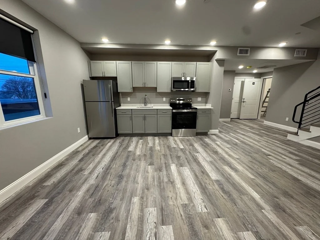 4 bed, 1 bath apartment for rent at 8 Avon St Unit 402, Revere — photo 8 of 15