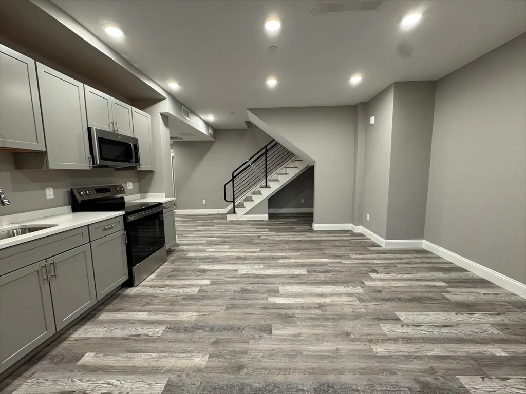 4 bed, 1 bath apartment for rent at 8 Avon St Unit 402, Revere — photo 9 of 15