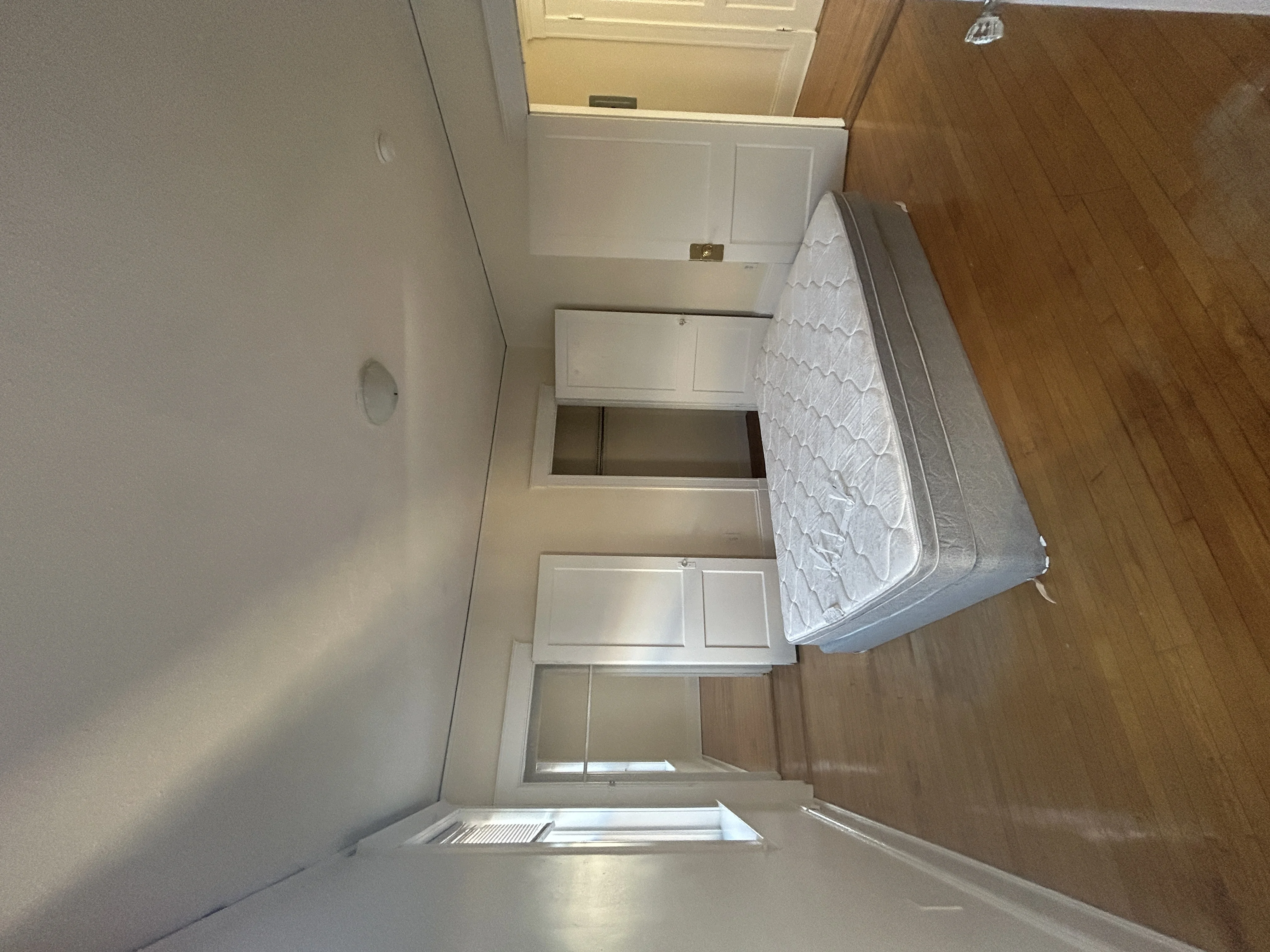 4 bed, 2 bath apartment for rent at 8 Barrows St Unit 3, Brighton — photo 7 of 9