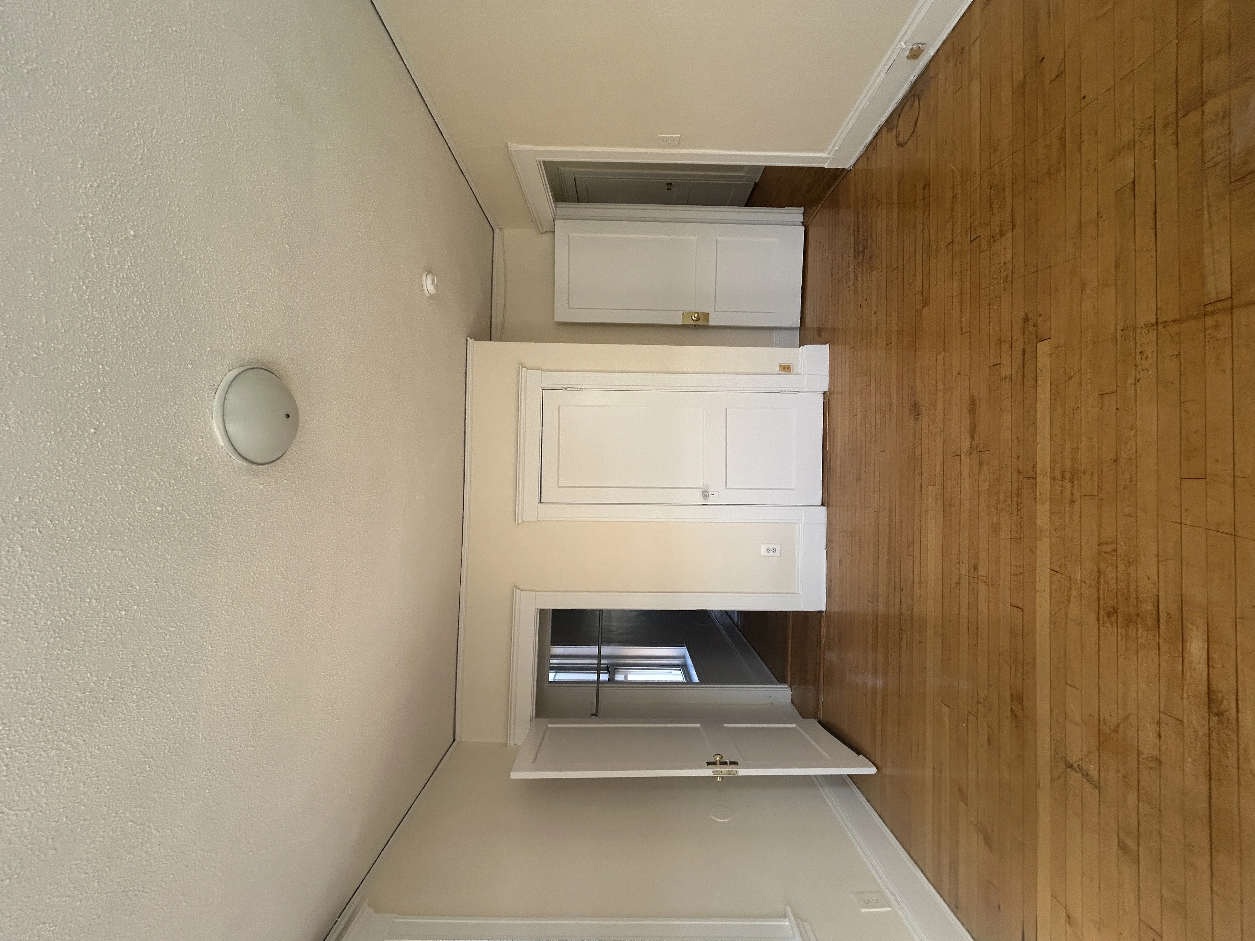 4 bed, 2 bath apartment for rent at 8 Barrows St Unit 3, Brighton — photo 8 of 9