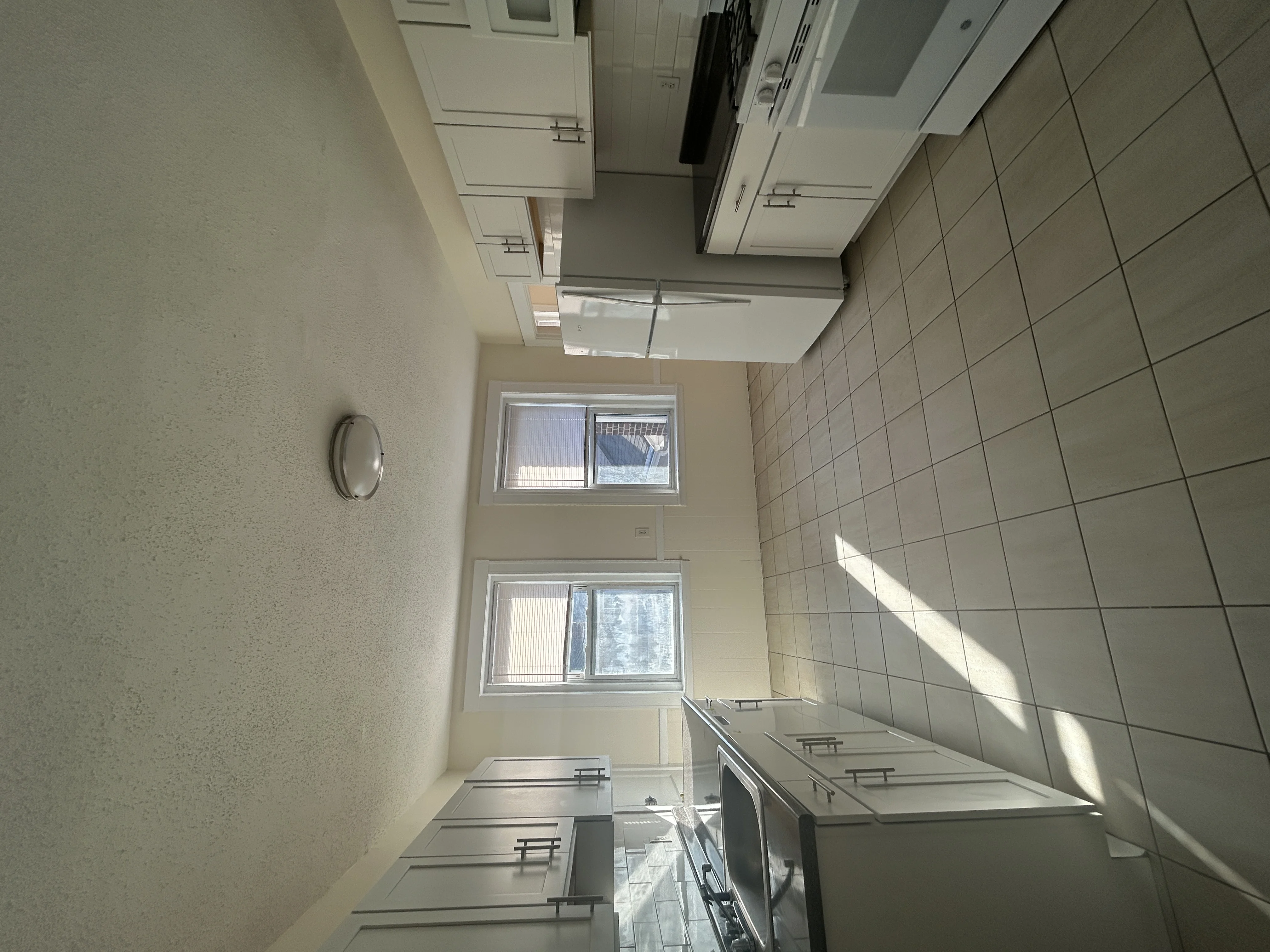 4 bed, 2 bath apartment for rent at 8 Barrows St Unit 3, Brighton — photo 4 of 9