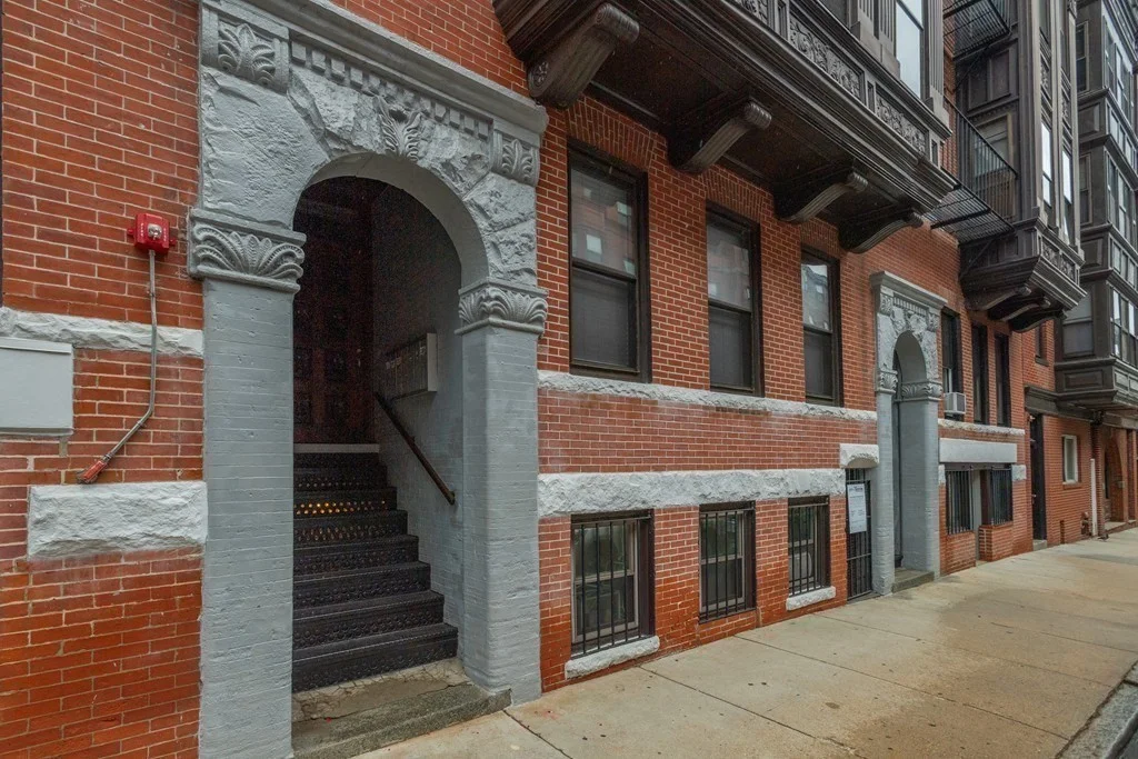Studio bed, 1 bath apartment for rent at 8 Battery St Unit 3, North End — photo 11 of 12