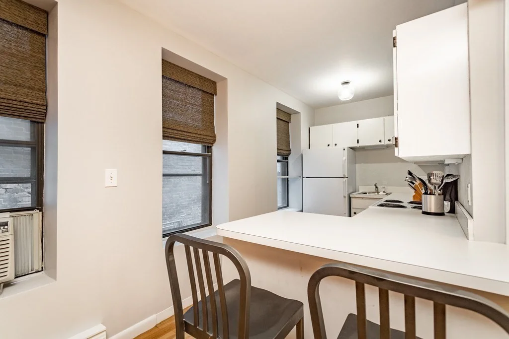 Studio bed, 1 bath apartment for rent at 8 Battery St Unit 3, North End — photo 4 of 12