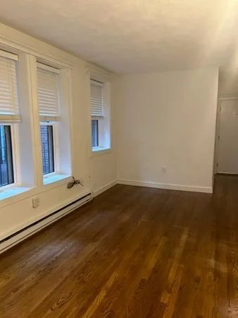 Studio bed, 1 bath apartment for rent at 8 Battery St Unit 6, North End — photo 4 of 5