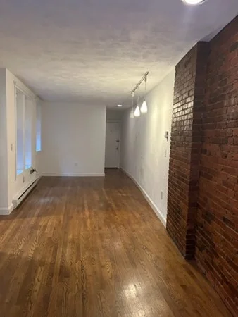 Studio bed, 1 bath apartment for rent at 8 Battery St Unit 6, North End