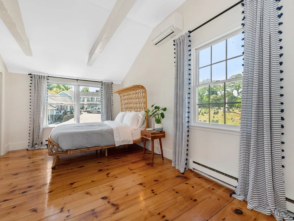 5 bed, 2 bath apartment for rent at 8 Beach St, Rockport — photo 12 of 26