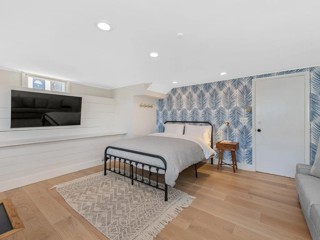 5 bed, 2 bath apartment for rent at 8 Beach St, Rockport — photo 17 of 26