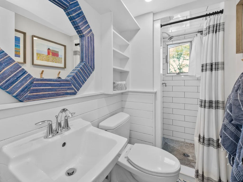 5 bed, 2 bath apartment for rent at 8 Beach St, Rockport — photo 20 of 26