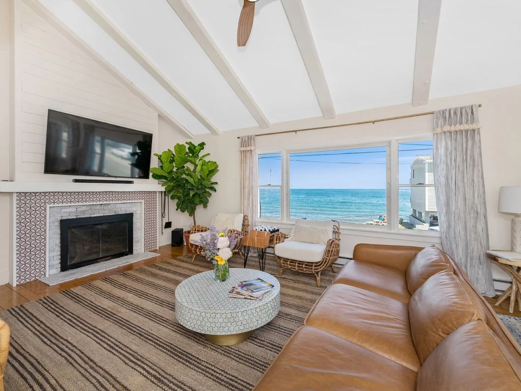 5 bed, 2 bath apartment for rent at 8 Beach St, Rockport — photo 3 of 26