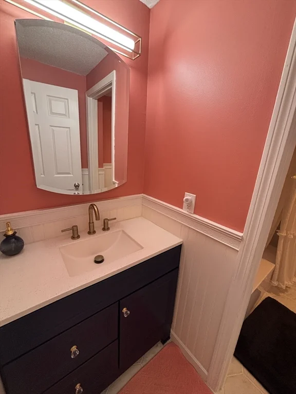 2 bed, 1 bath apartment for rent at 8 Beals Cove Rd Unit K, Hingham — photo 6 of 10