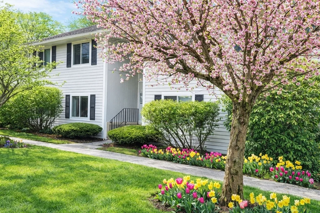 2 bed, 1 bath apartment for rent at 8 Beals Cove Rd Unit K, Hingham — photo 2 of 10