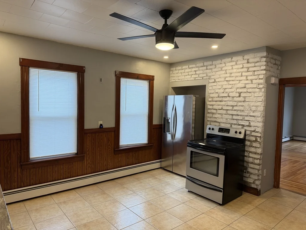 2 bed, 1 bath apartment for rent at 8 Beckman St Unit 2, Worcester — photo 4 of 17
