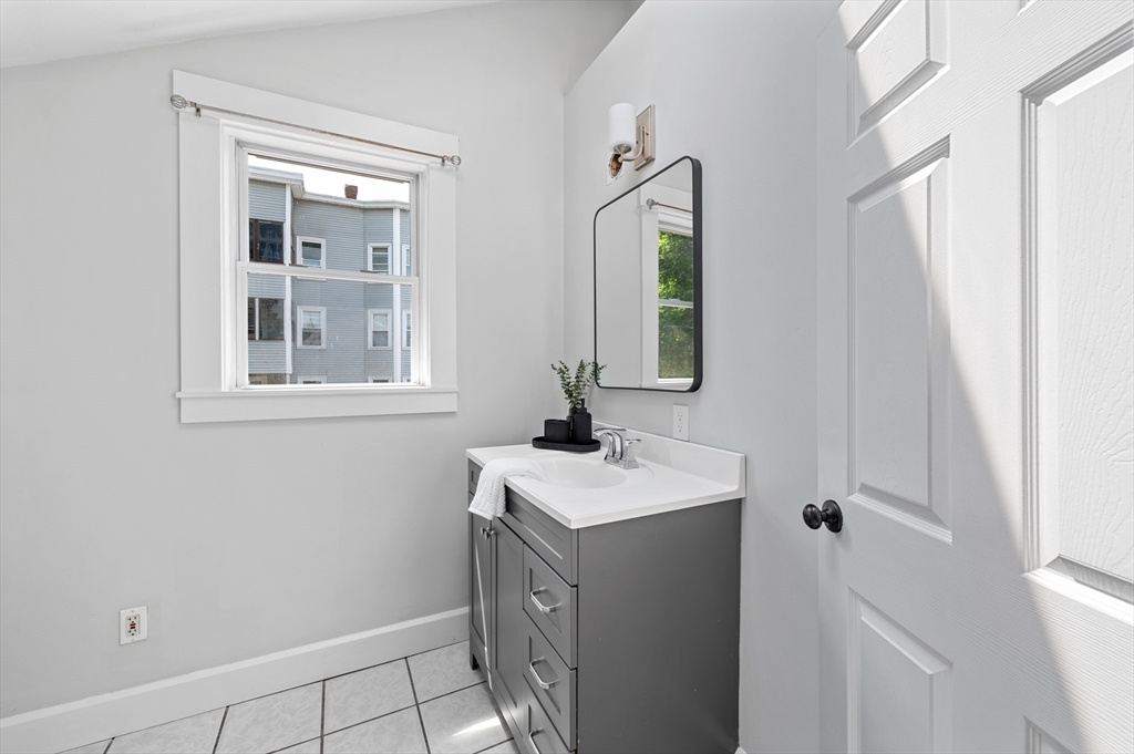 4 bed, 2 bath apartment for rent at 8 Beekman St Unit 0, Fitchburg — photo 16 of 31