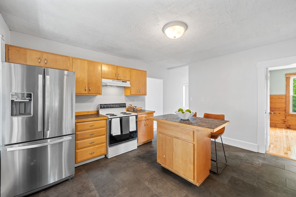 4 bed, 2 bath apartment for rent at 8 Beekman St Unit 0, Fitchburg — photo 8 of 31