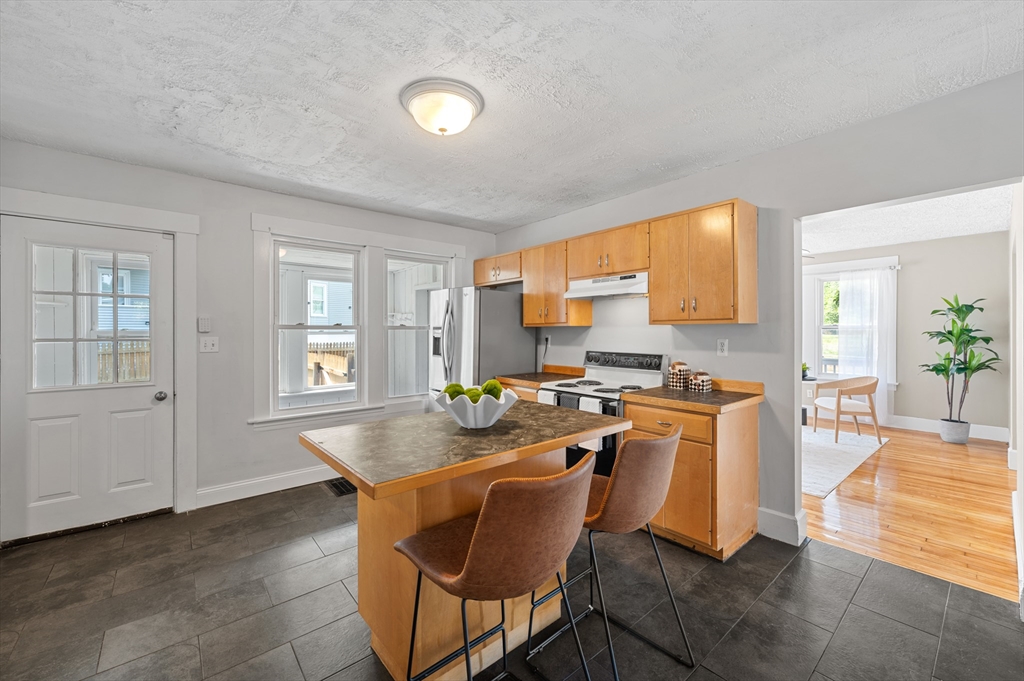 4 bed, 2 bath apartment for rent at 8 Beekman St Unit 0, Fitchburg — photo 6 of 31