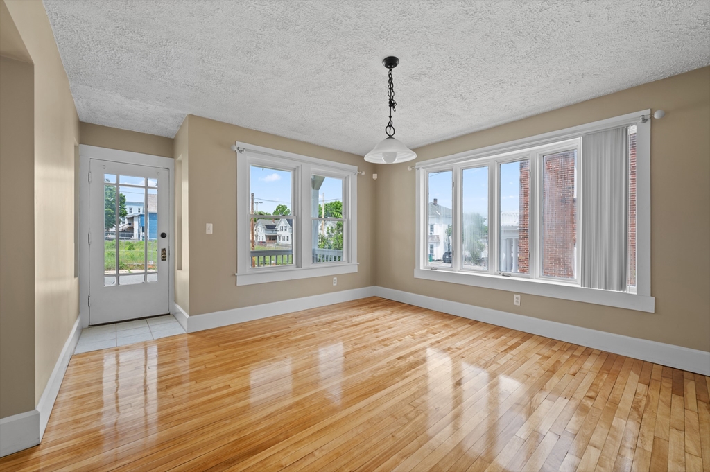 4 bed, 2 bath apartment for rent at 8 Beekman St Unit 0, Fitchburg — photo 4 of 31