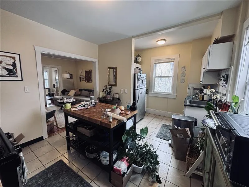 2 bed, 1 bath apartment for rent at 8 Bennett St Unit 2, South Medford — photo 7 of 22
