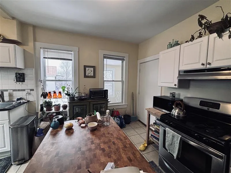 2 bed, 1 bath apartment for rent at 8 Bennett St Unit 2, South Medford — photo 5 of 22