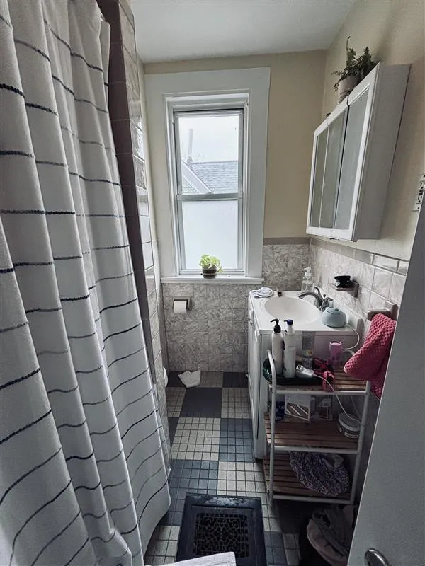 2 bed, 1 bath apartment for rent at 8 Bennett St Unit 2, South Medford — photo 16 of 22
