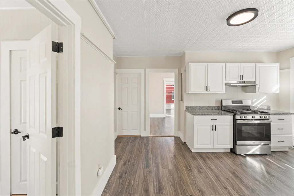 2 bed, 1 bath apartment for rent at 8 Blaisdell Unit 2, Haverhill — photo 15 of 36