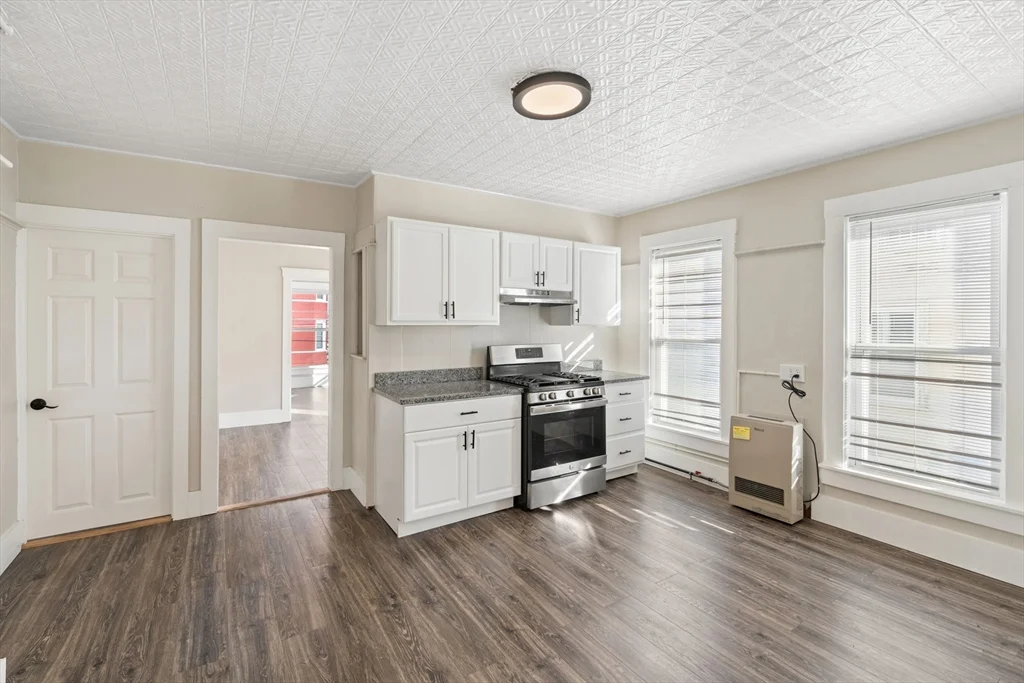2 bed, 1 bath apartment for rent at 8 Blaisdell Unit 2, Haverhill — photo 14 of 36