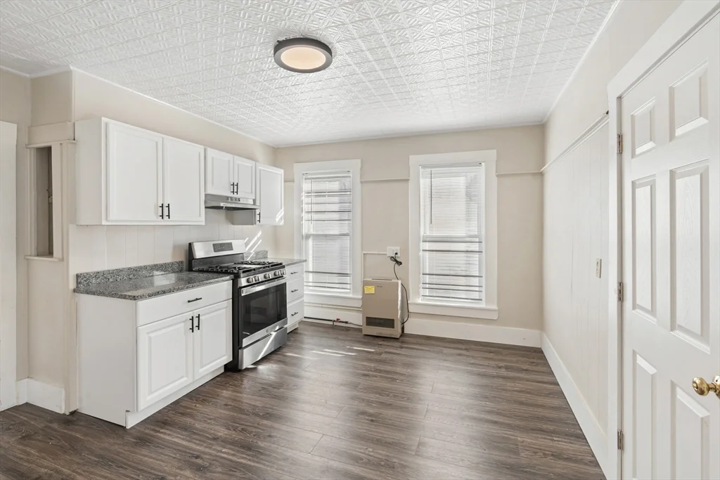 2 bed, 1 bath apartment for rent at 8 Blaisdell Unit 2, Haverhill — photo 13 of 36