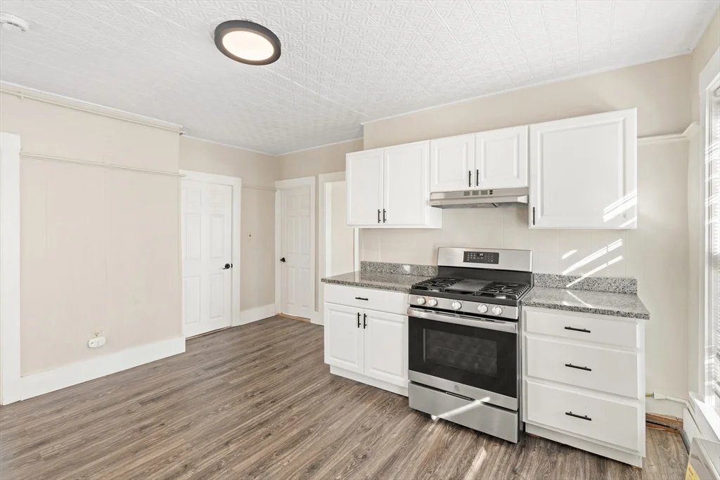 2 bed, 1 bath apartment for rent at 8 Blaisdell Unit 2, Haverhill — photo 19 of 36
