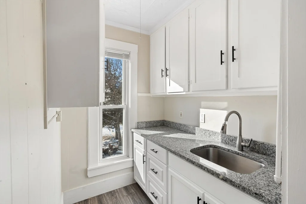 2 bed, 1 bath apartment for rent at 8 Blaisdell Unit 2, Haverhill — photo 16 of 36