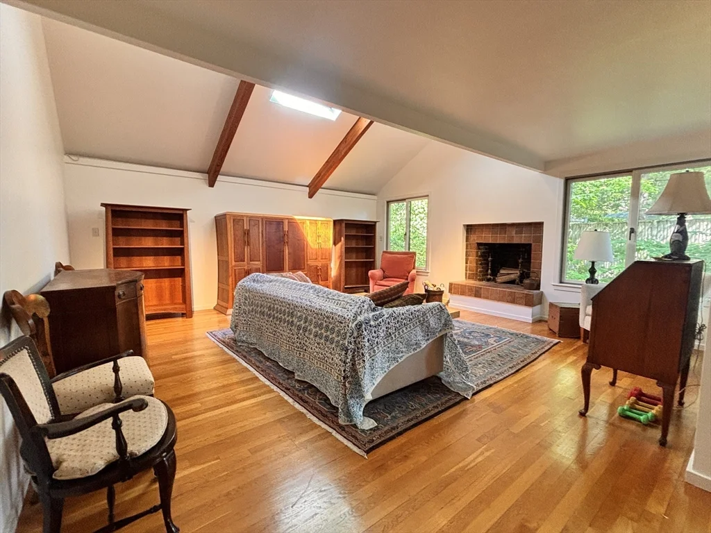 3 bed, 3 bath apartment for rent at 8 Bond St Unit 8, Neighborhood Nine — photo 3 of 21