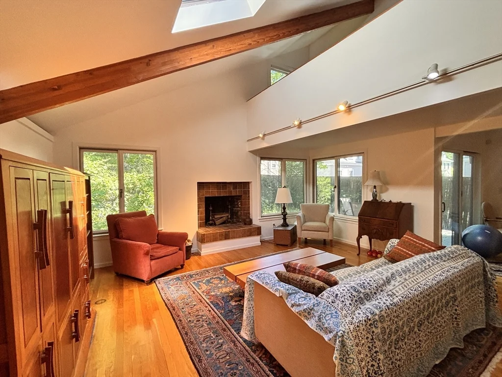 3 bed, 3 bath apartment for rent at 8 Bond St Unit 8, Neighborhood Nine — photo 2 of 21