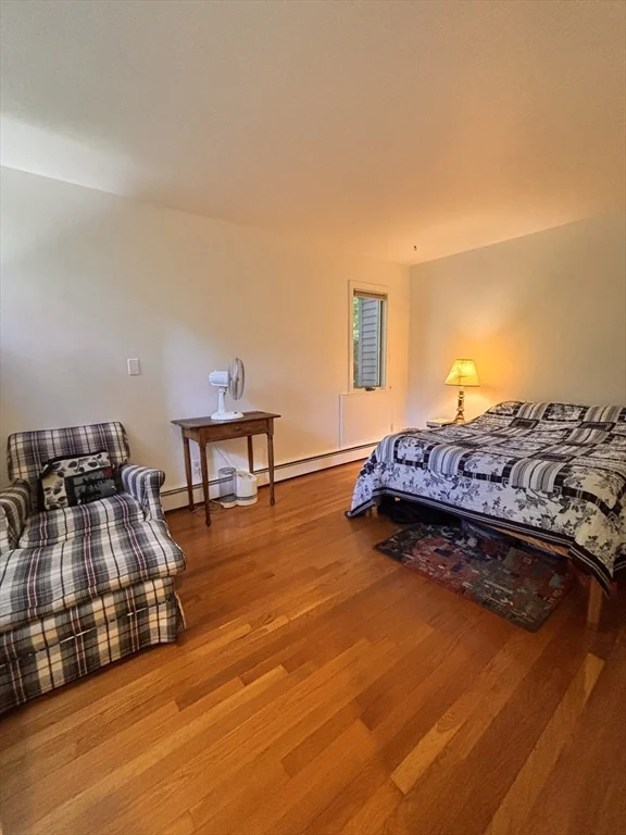 3 bed, 3 bath apartment for rent at 8 Bond St Unit 8, Neighborhood Nine — photo 9 of 21