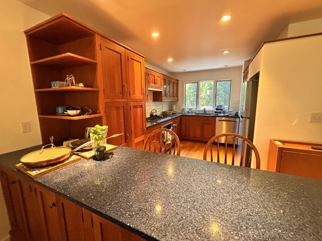 3 bed, 3 bath apartment for rent at 8 Bond St Unit 8, Neighborhood Nine — photo 6 of 21