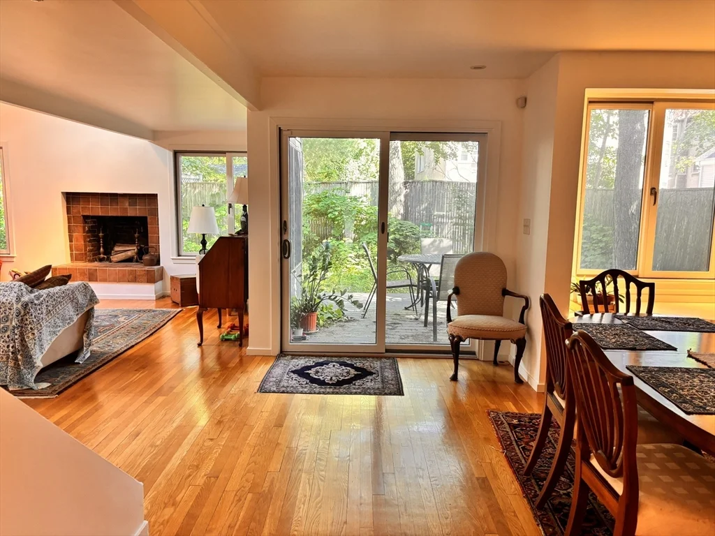 3 bed, 3 bath apartment for rent at 8 Bond St Unit 8, Neighborhood Nine — photo 4 of 21