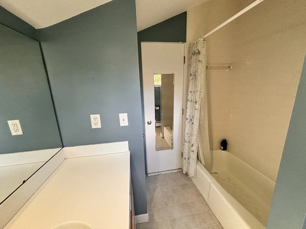 3 bed, 3 bath apartment for rent at 8 Bond St Unit 8, Neighborhood Nine — photo 18 of 21
