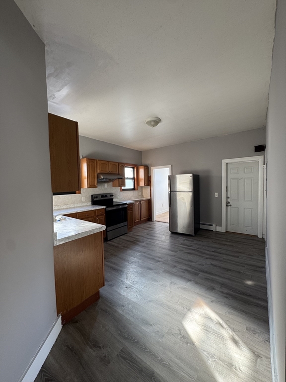 5 bed, 1 bath apartment for rent at 8 Boylston St Unit 3, Malden — photo 5 of 8