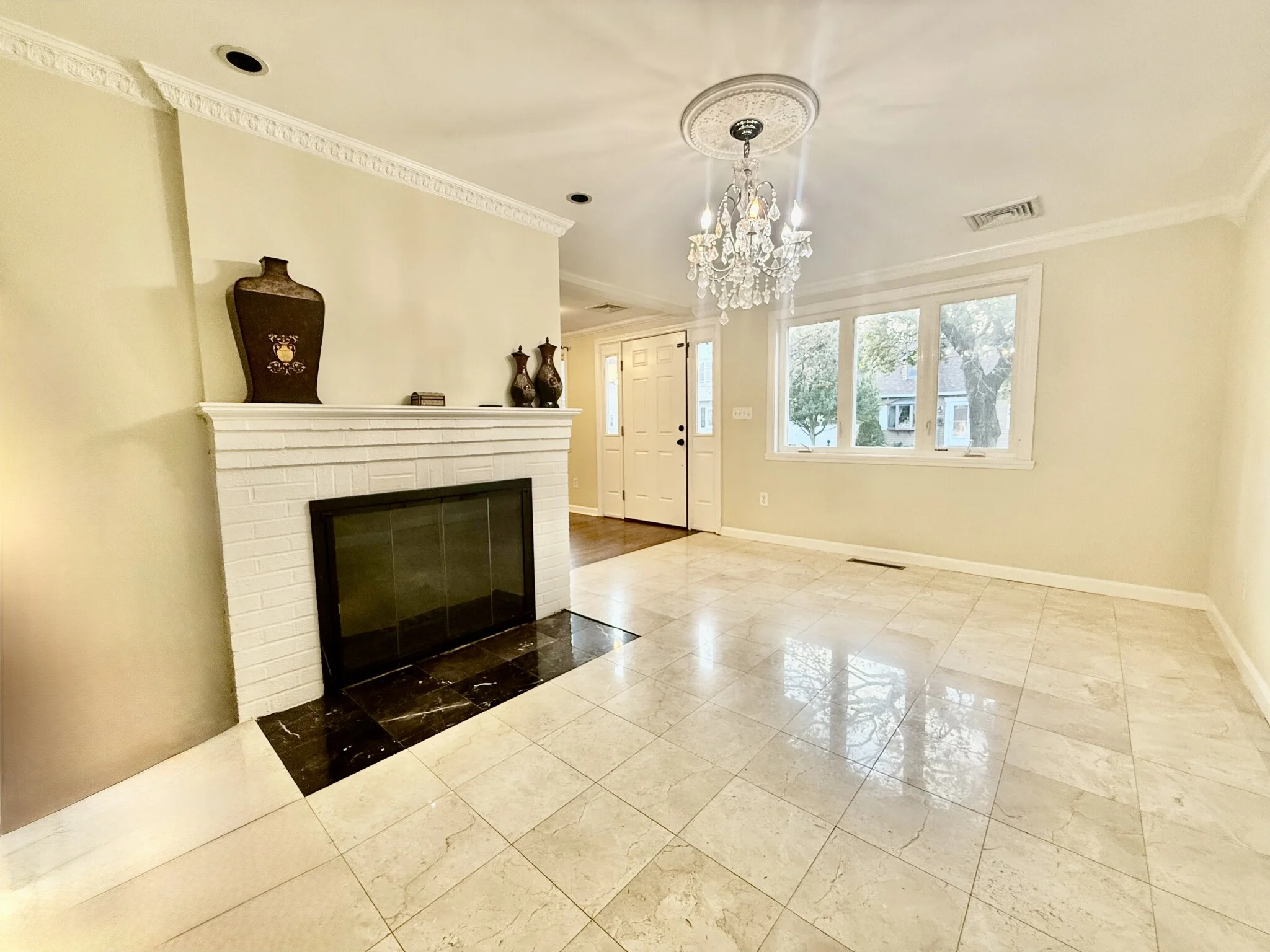 6 bed, 4 bath apartment for rent at 8 Brandley Rd Unit 1, Watertown — photo 8 of 30