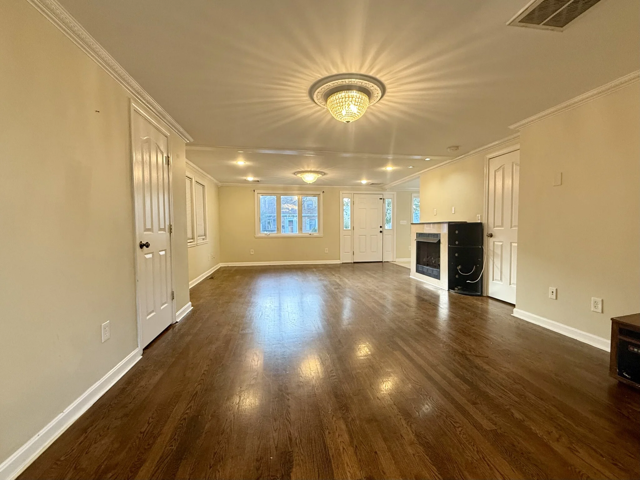 6 bed, 4 bath apartment for rent at 8 Brandley Rd Unit 1, Watertown — photo 6 of 30