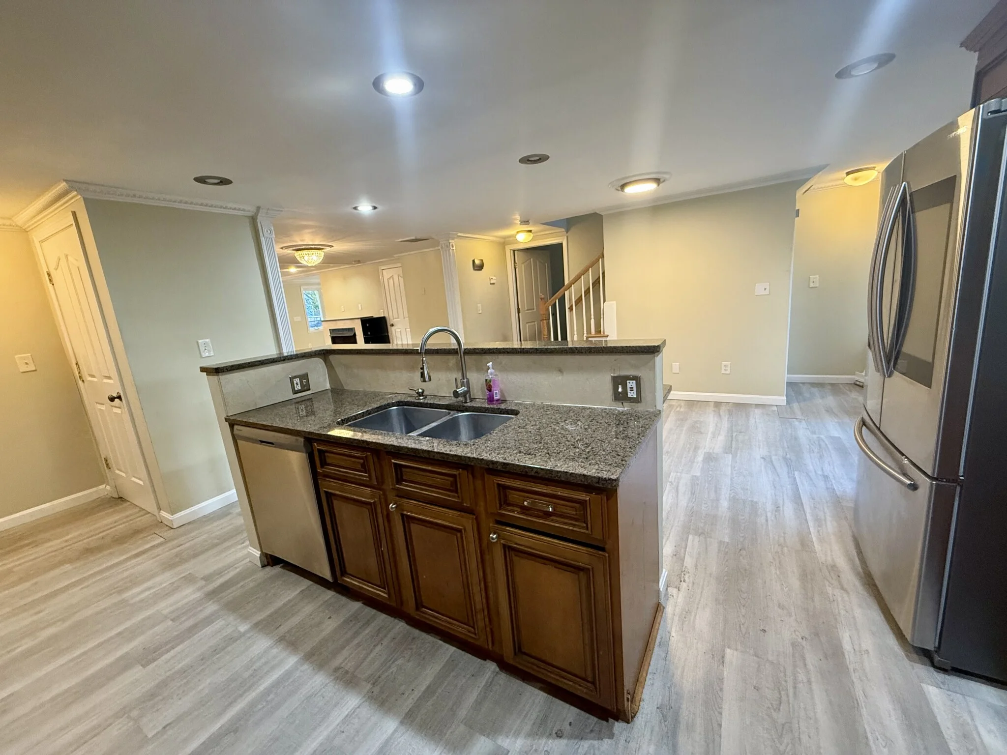 6 bed, 4 bath apartment for rent at 8 Brandley Rd Unit 1, Watertown — photo 4 of 30