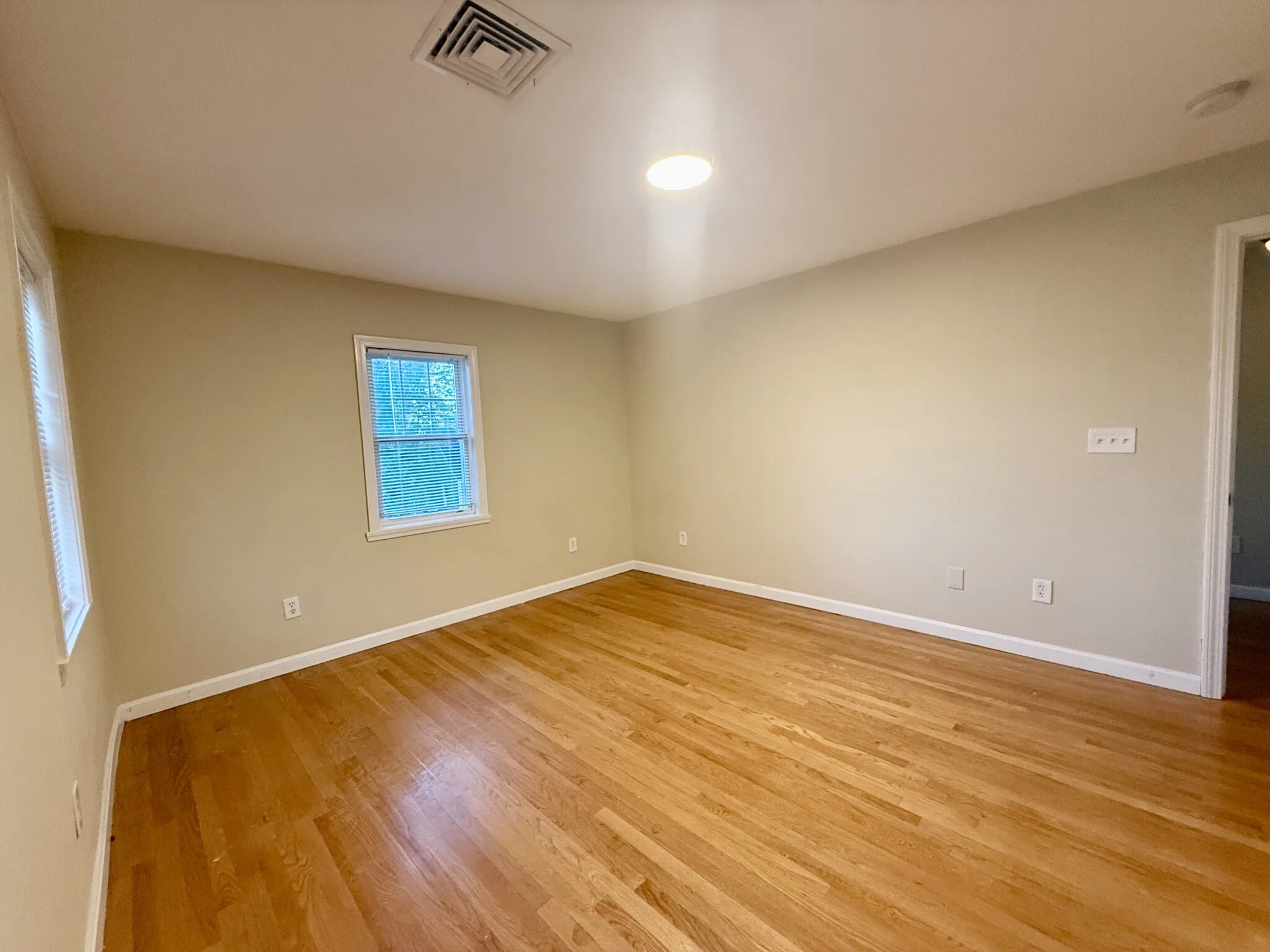 6 bed, 4 bath apartment for rent at 8 Brandley Rd Unit 1, Watertown — photo 13 of 30