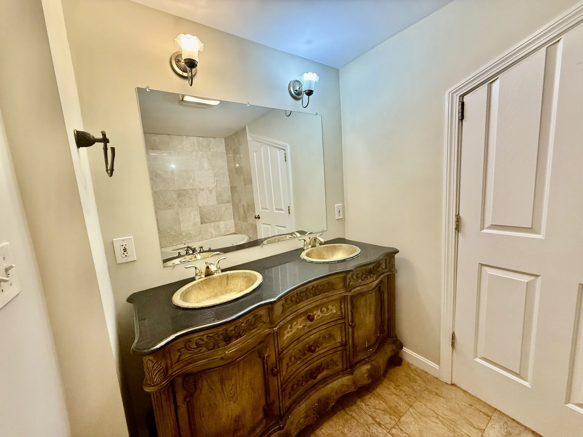 6 bed, 4 bath apartment for rent at 8 Brandley Rd Unit 1, Watertown — photo 29 of 30