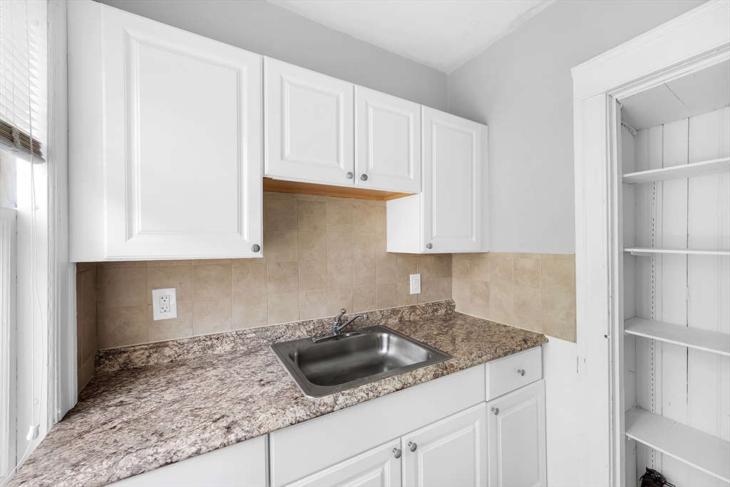 3 bed, 1 bath apartment for rent at 8 Brantwood Unit 1, Worcester — photo 10 of 14