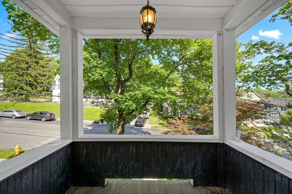 5 bed, 1 bath apartment for rent at 8 Brantwood Unit 2, Worcester — photo 3 of 19