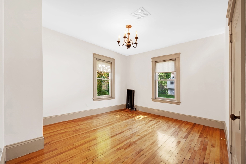 5 bed, 1 bath apartment for rent at 8 Brantwood Unit 2, Worcester — photo 12 of 19