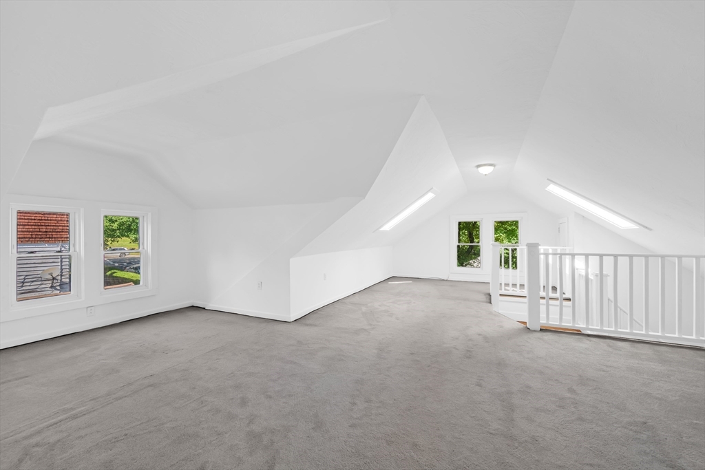 5 bed, 1 bath apartment for rent at 8 Brantwood Unit 2, Worcester — photo 17 of 19