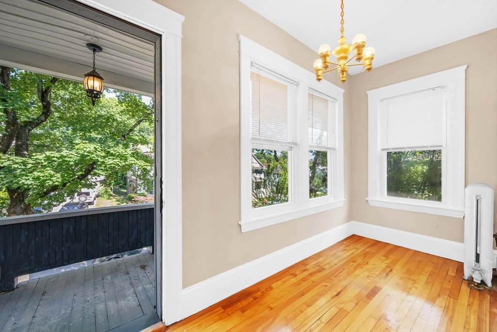 5 bed, 1 bath apartment for rent at 8 Brantwood Unit 2, Worcester — photo 4 of 19