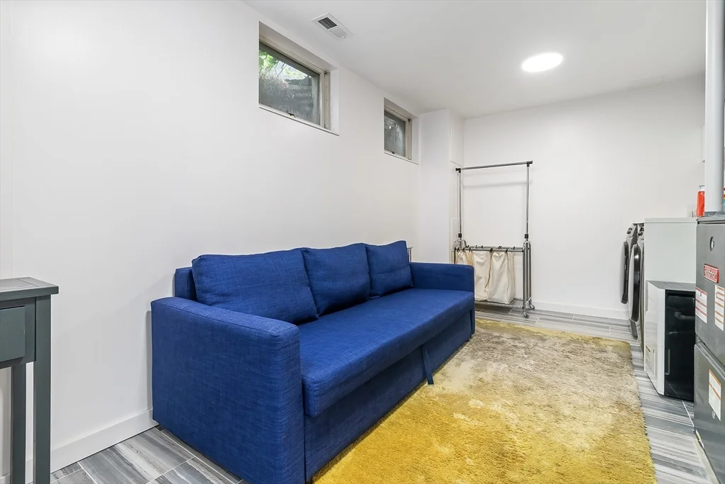 3 bed, 3 bath apartment for rent at 8 Breakwater Dr Unit 8, Chelsea — photo 16 of 21